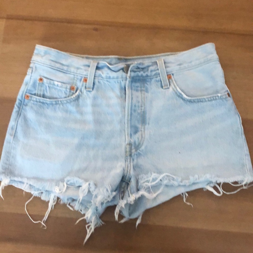 Levi’s 501 Button Fly Shorts 28